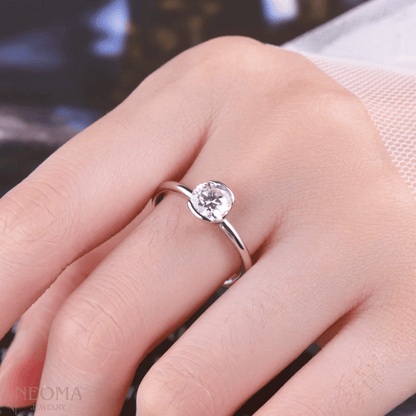 VVS1 Moissanite Solitaire Promise Ring – Timeless Elegance