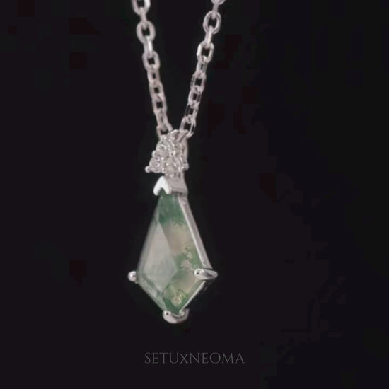 Kite Cut Moss Agate Pendant Necklace | Silver Nature Inspired Jewelry - SETUxNEOMA 